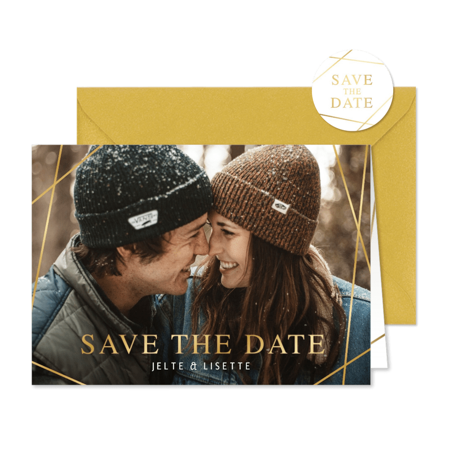 Save the Date kaart met eigen foto en gouden schuine lijnen - Kaartimpressie