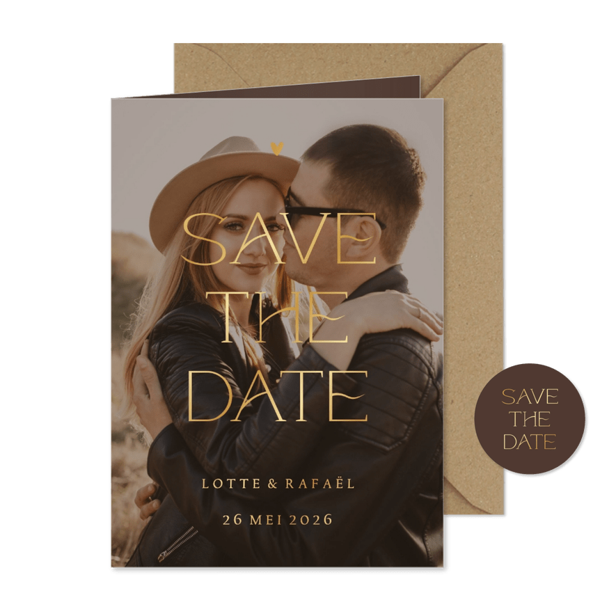 Save the date kaart met grote foto en goudfolie - Kaartimpressie