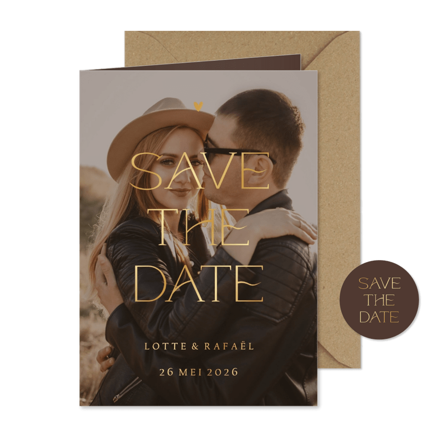 Save the date kaart met grote foto en goudfolie - Kaartimpressie