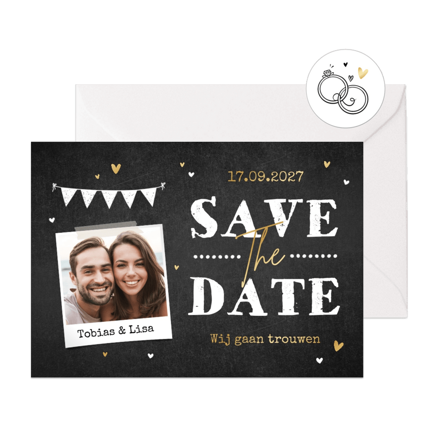 Save the date trouwkaart krijtbord slinger goud foto hartjes - Kaartimpressie