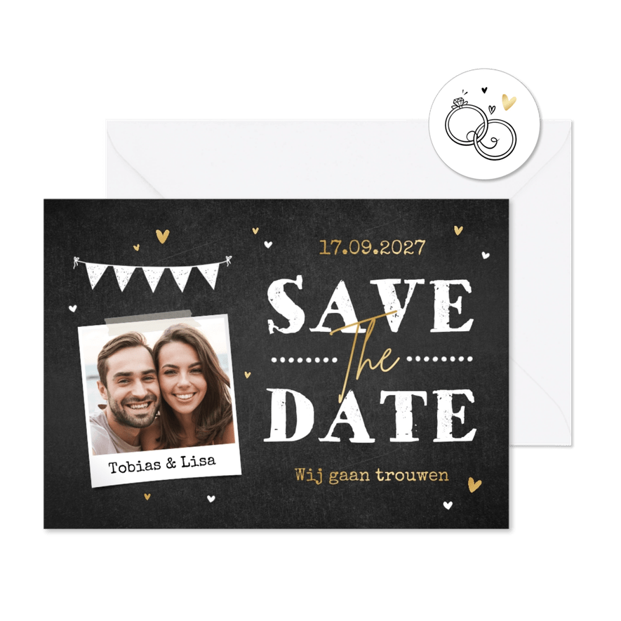 Save the date trouwkaart krijtbord slinger goud foto hartjes - Kaartimpressie