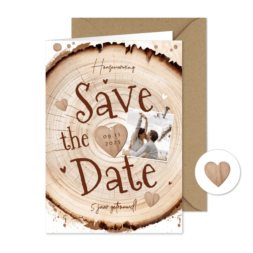 Save the date uitnodiging hout boomstam feestje foto hartjes - Kaartimpressie