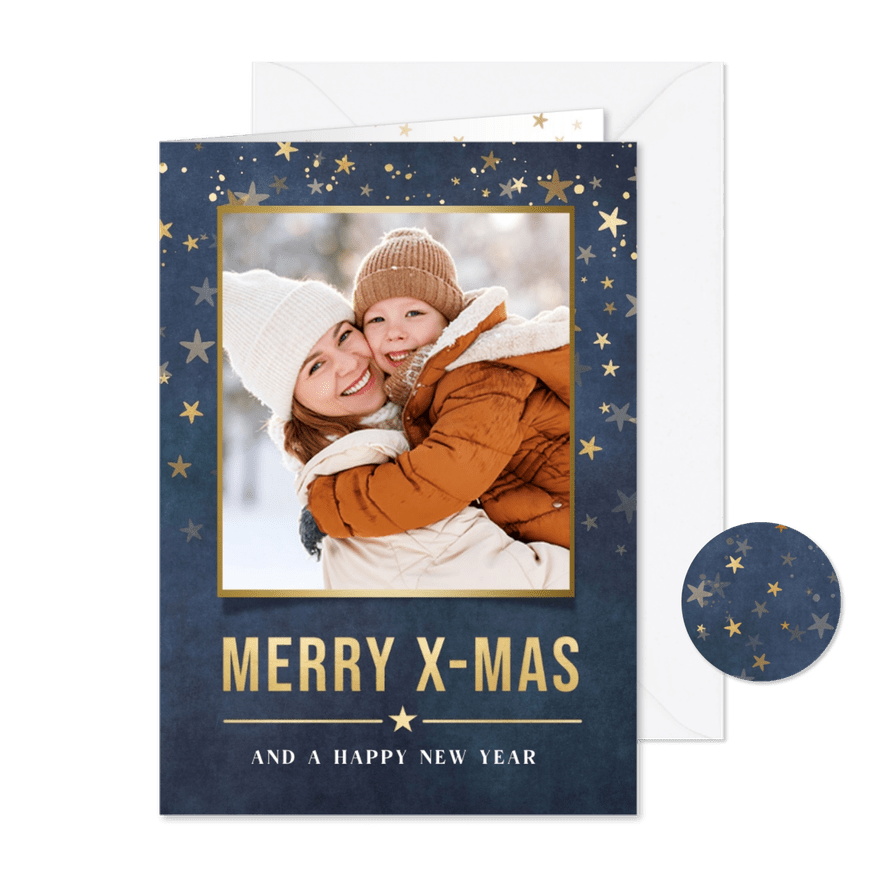 Sfeervolle kerstkaart met eigen foto en gouden sterren - Kaartimpressie