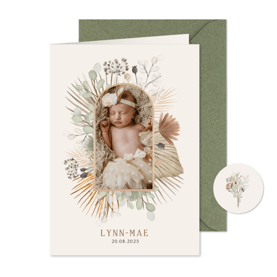 Stijlvol geboortekaartje droogbloemen foto in boog - Kaartimpressie