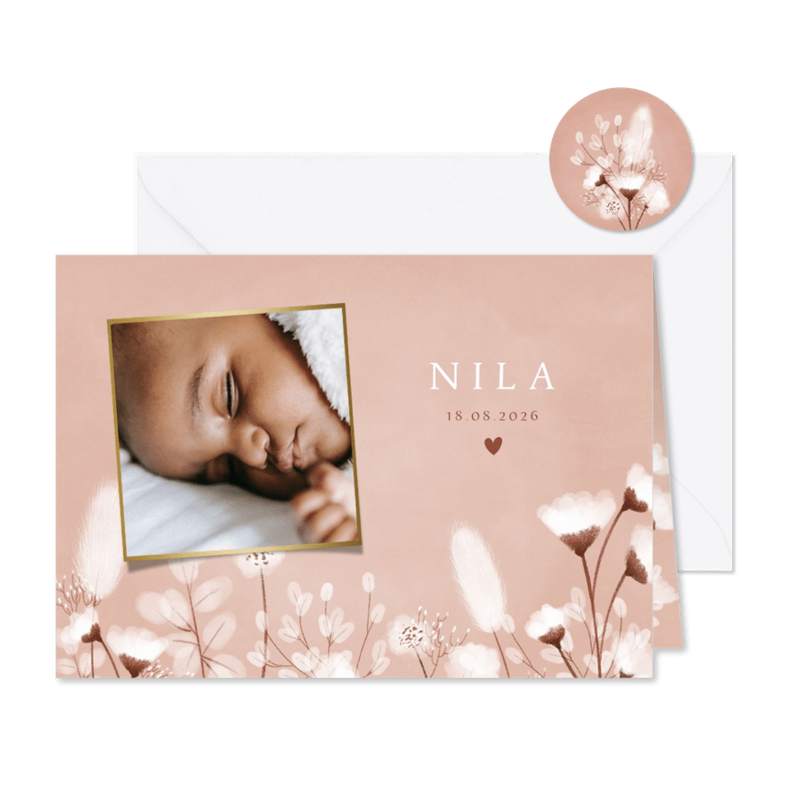 Stijlvol geboortekaartje met droogbloemen en foto's - Kaartimpressie