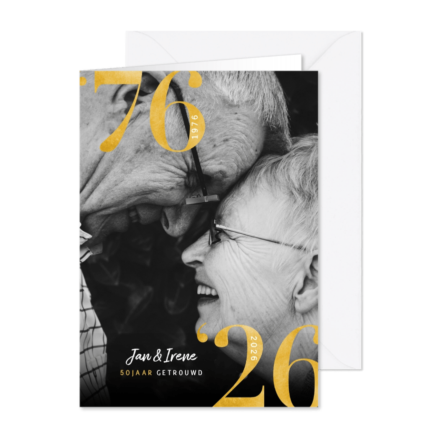Stijlvolle jubileumkaart met gouden cijfers en grote foto - Kaartimpressie