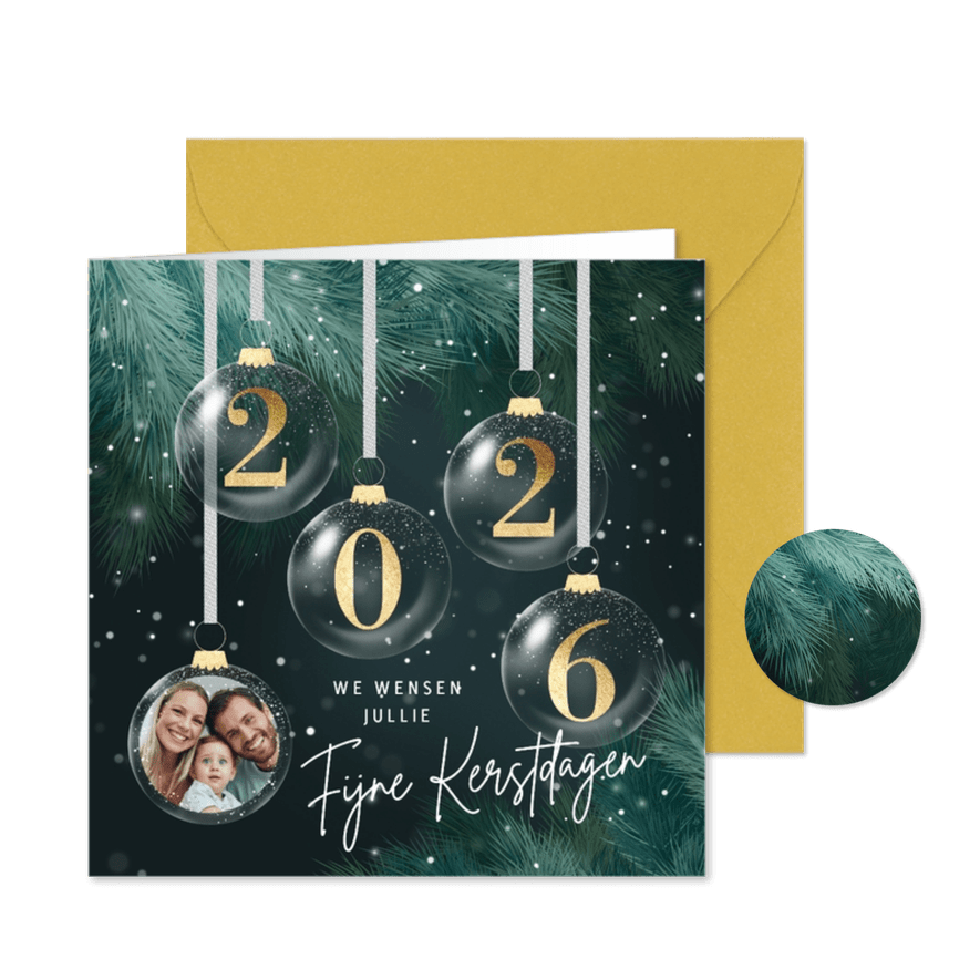 Stijlvolle kerstkaart 2026 kerstballen en foto - Kaartimpressie