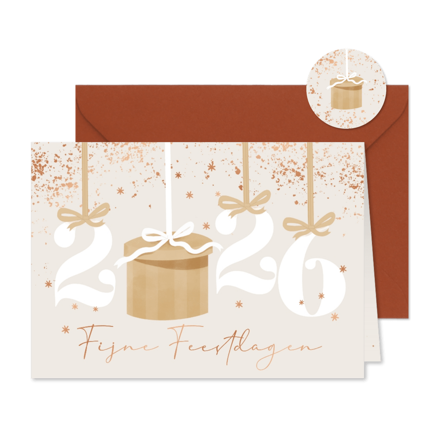 Stijlvolle kerstkaart jaartal cadeau strikken sterren koper - Kaartimpressie