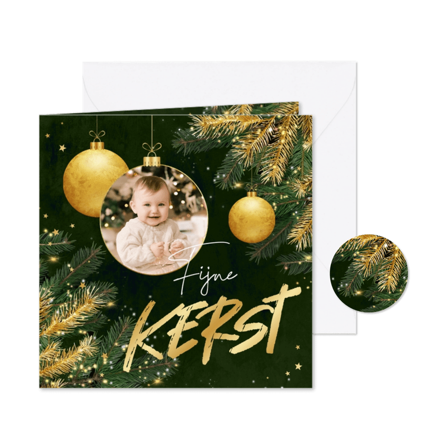 Stijlvolle kerstkaart kerstboom foto goud groen kerstbal  - Kaartimpressie