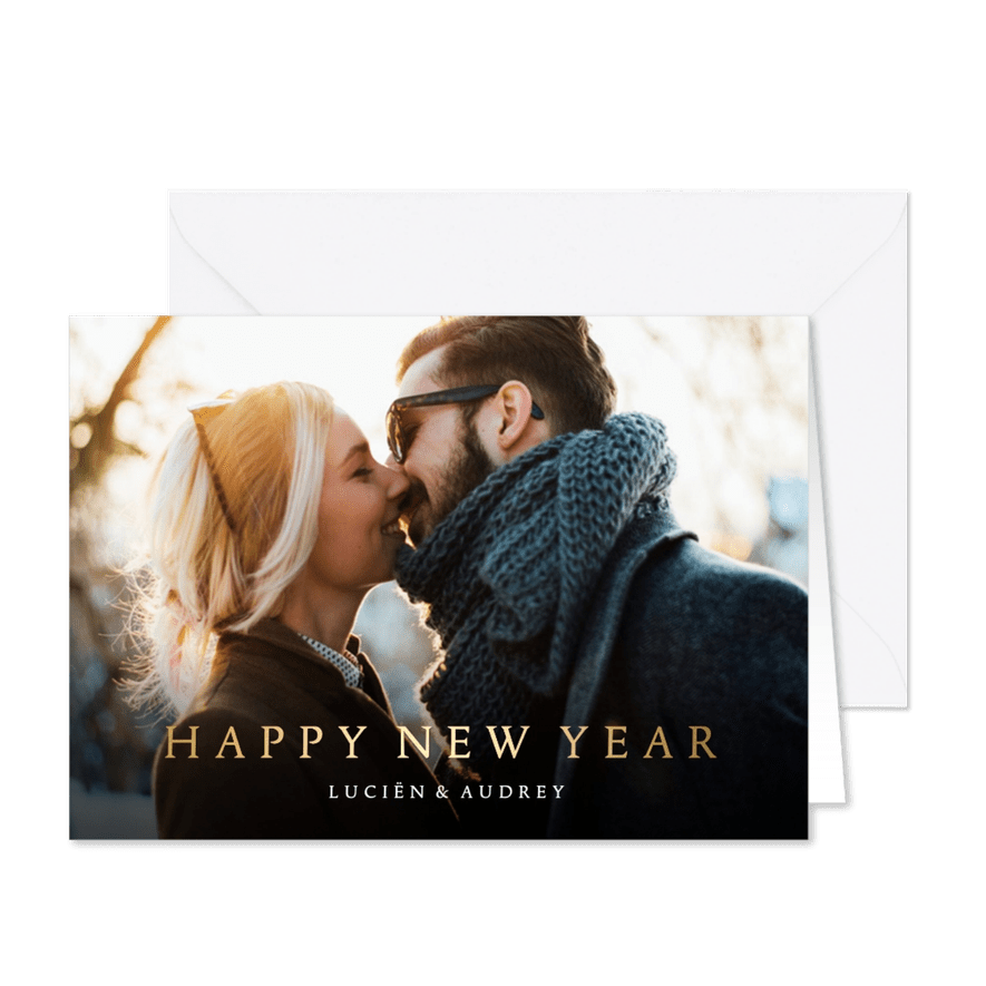 Stijlvolle nieuwjaarskaart 1 grote foto en goudlook letters - Kaartimpressie