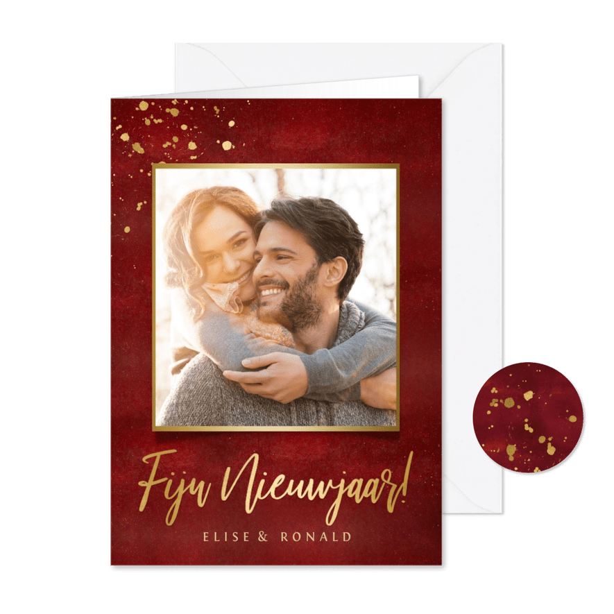 Stijlvolle rode nieuwjaarskaart met eigen foto en goud - Kaartimpressie