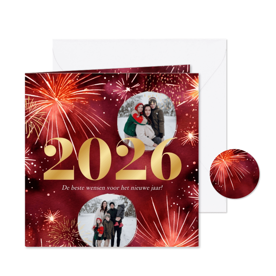 Stijlvolle rode nieuwjaarskaart met vuurwerk en goud jaartal - Kaartimpressie