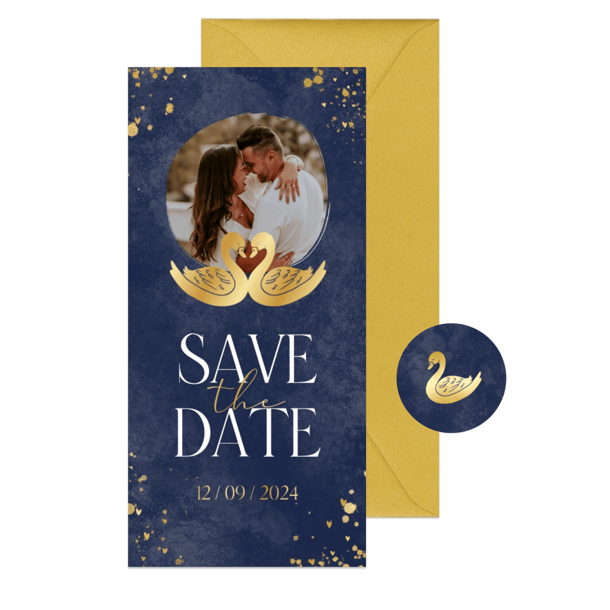 Stijlvolle save the date trouwkaartje met gouden zwanen - Kaartimpressie