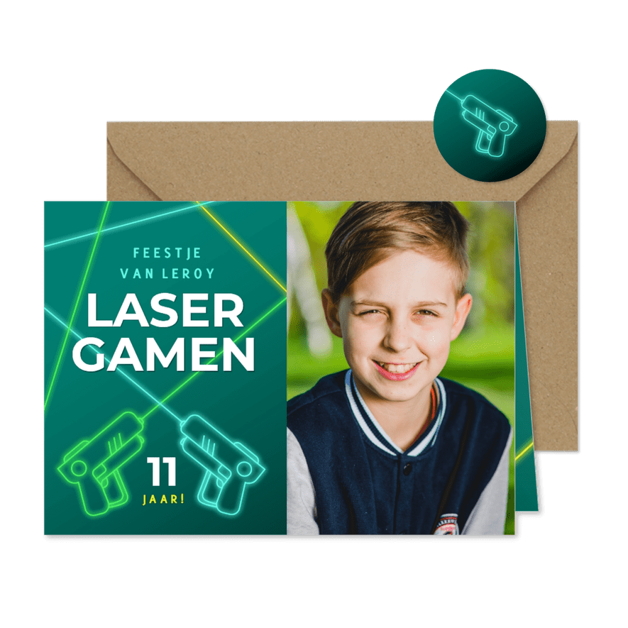 Stoere fotokaart uitnodiging kinderfeestje laser gamen - Kaartimpressie