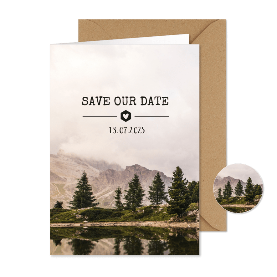 Stoere Save the Date kaart met een berg landschap en datum - Kaartimpressie