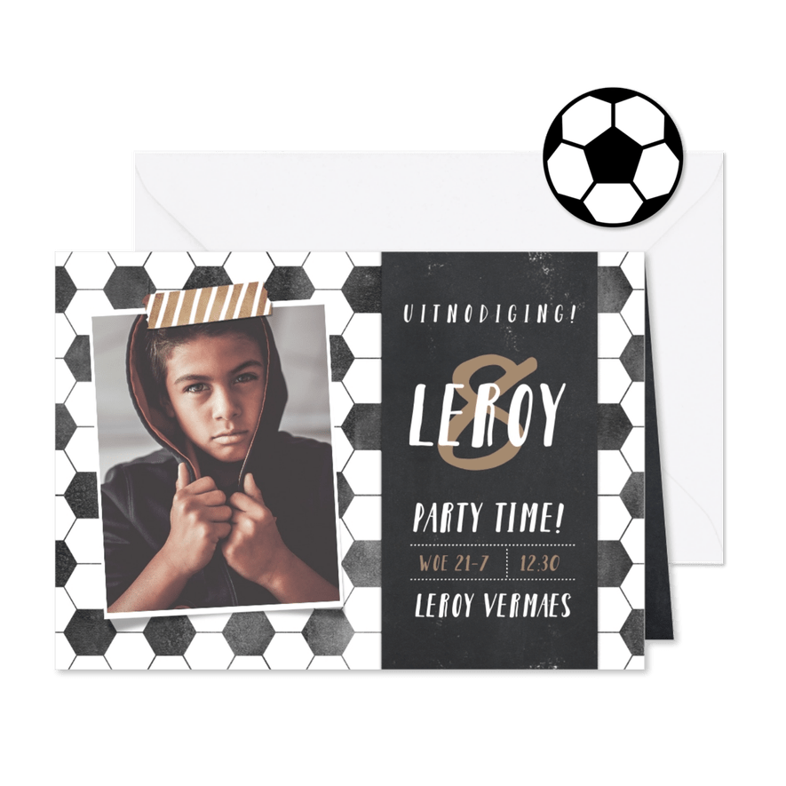 Stoere uitnodiging kinderfeestje jongen voetbal thema - Kaartimpressie