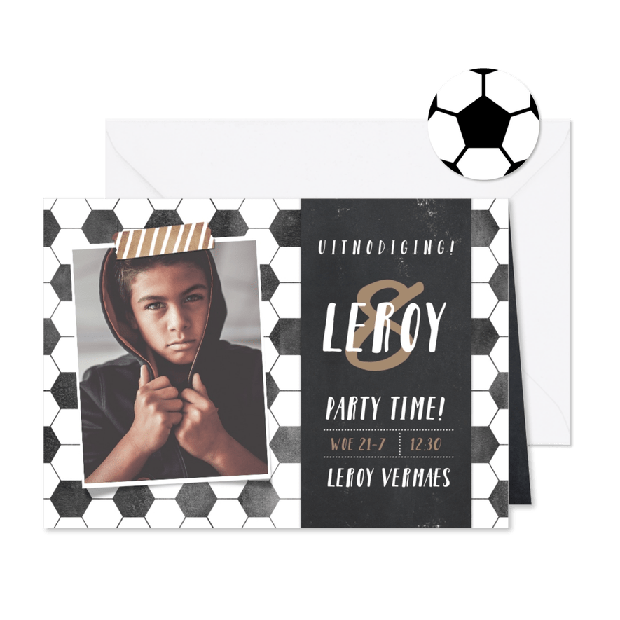 Stoere uitnodiging kinderfeestje jongen voetbal thema - Kaartimpressie