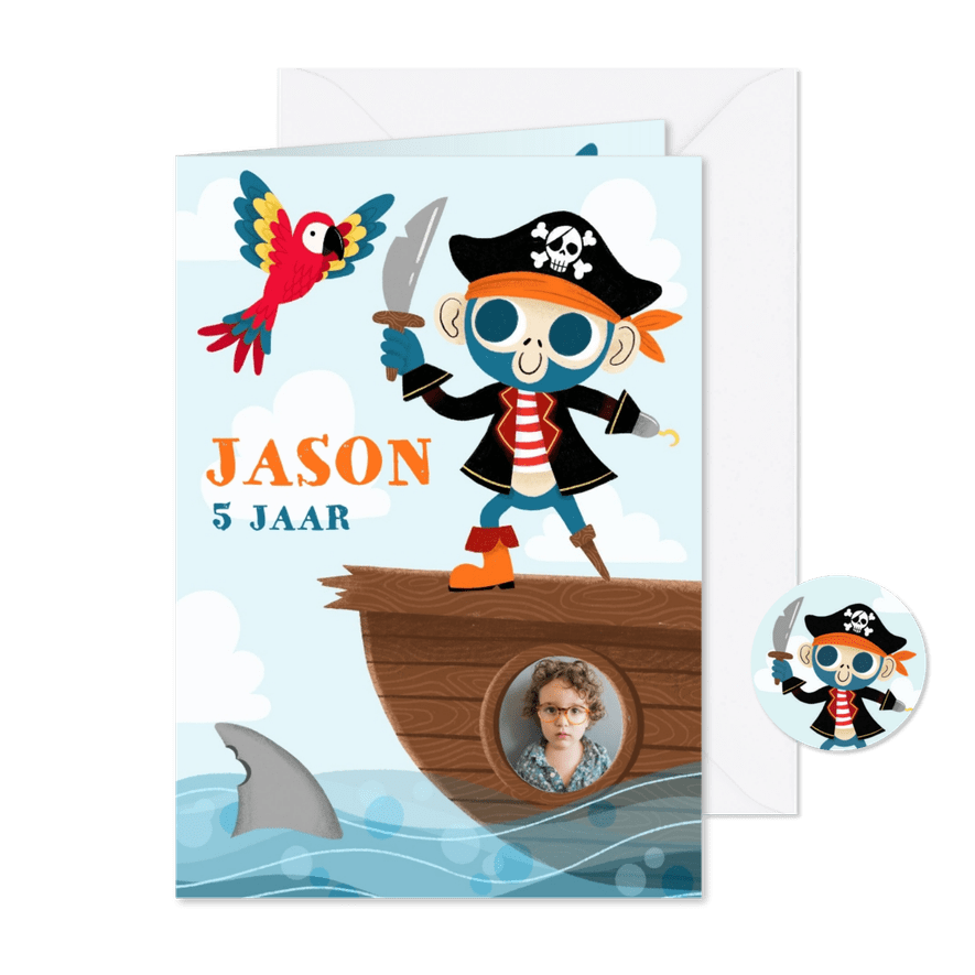 Stoere uitnodiging kinderfeestje met piraten aap en papegaai - Kaartimpressie