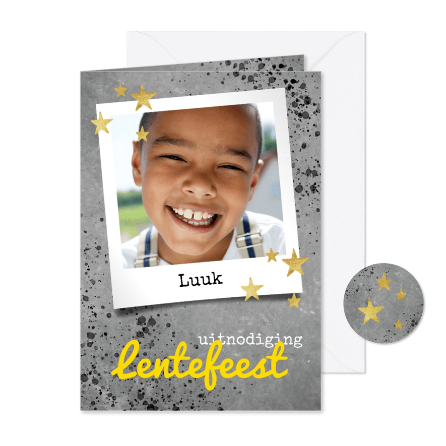 Stoere uitnodiging lentefeest met beton, spetters en foto - Kaartimpressie