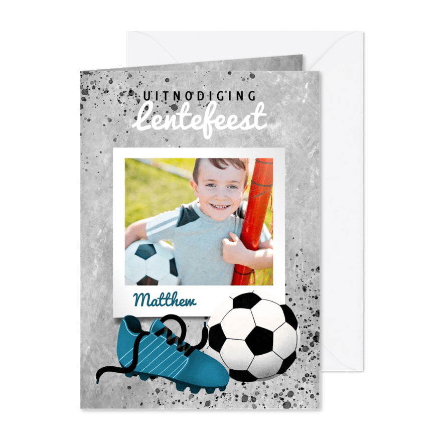 Stoere uitnodiging voor Lentefeest met voetbal en beton - Kaartimpressie