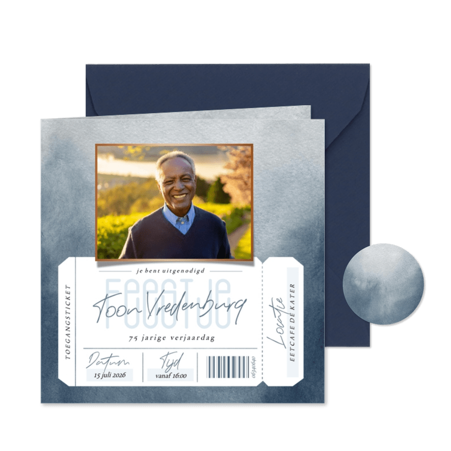 Ticket uitnodiging verjaardag met blauwe waterverf en foto - Kaartimpressie