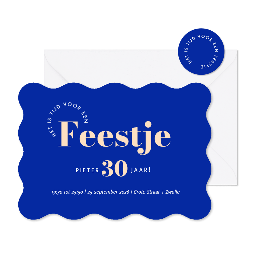 Trendy blauwe uitnodiging feestje met golvende rand - Kaartimpressie