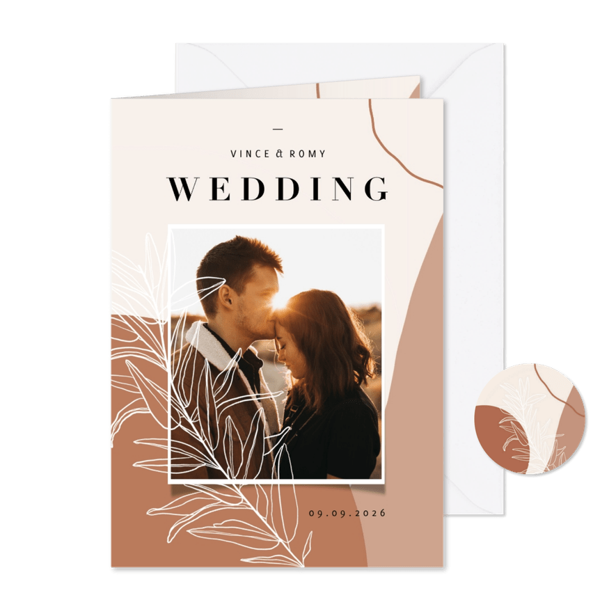 Trendy trouwkaart abstracte vormen aardetint en foto - Kaartimpressie