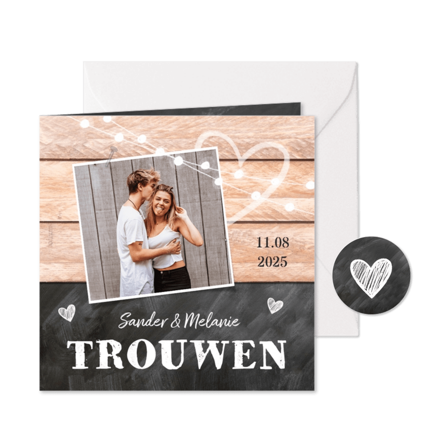 Trouwkaart hip hout krijtbord foto lampjes - Kaartimpressie