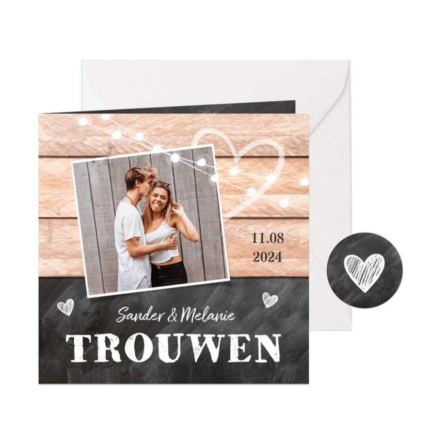 Trouwkaart hip hout krijtbord foto lampjes - Kaartimpressie