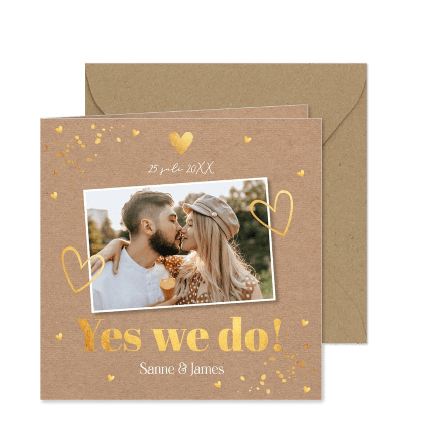 Trouwkaart met foto kraft goud hartjes - Kaartimpressie