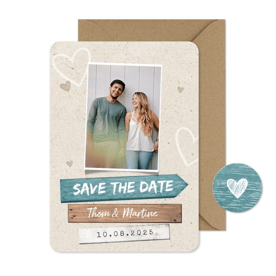 Trouwkaart save the date strand wegwijzers foto - Kaartimpressie