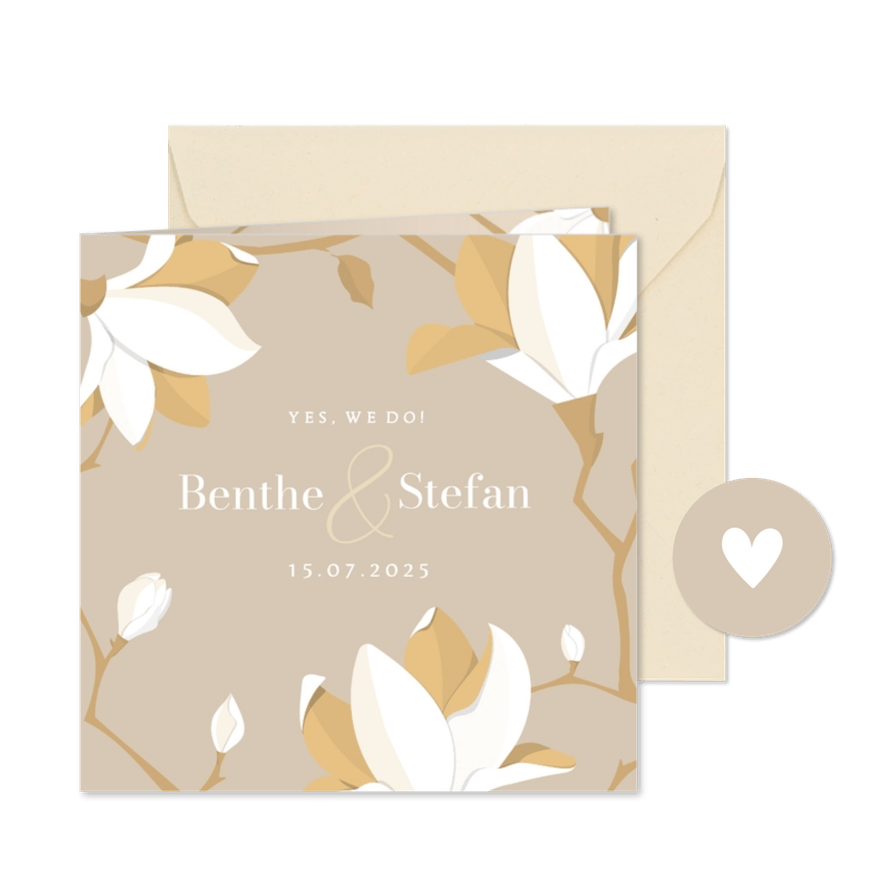 Trouwkaart stijlvol Ibiza zandkleur goud-witte magnolia's - Kaartimpressie