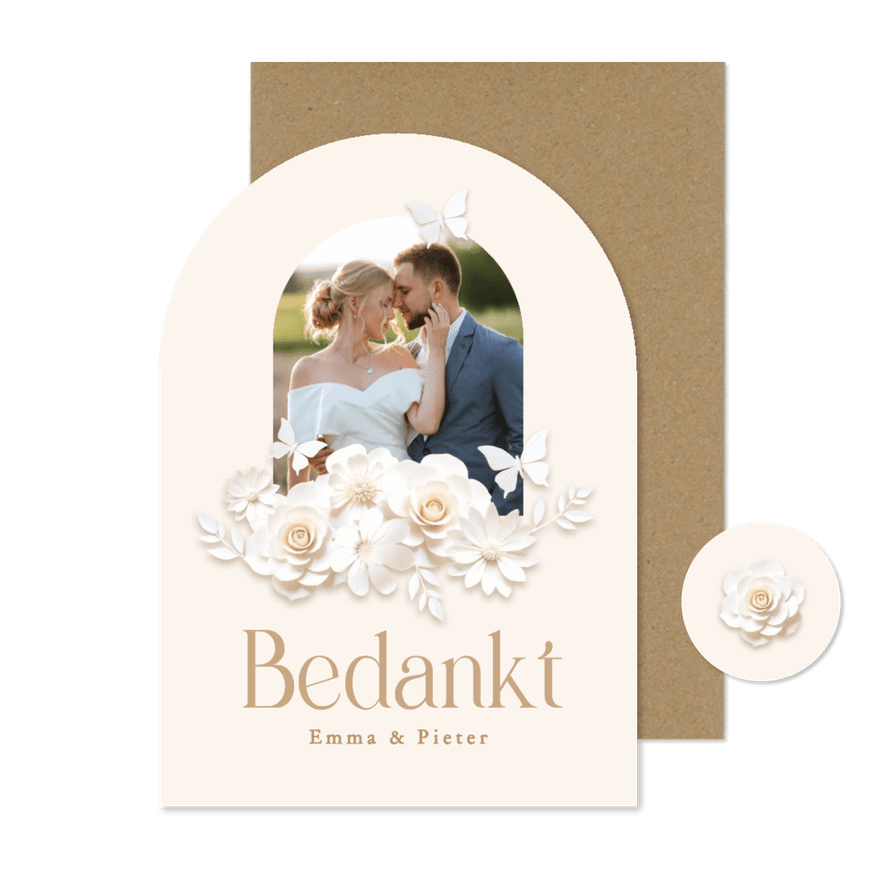 Trouwkaarten bedankt met stijlvolle witte bloemen boog - Kaartimpressie