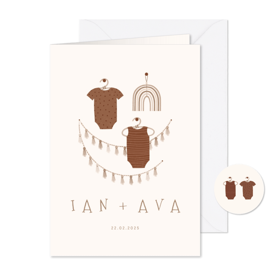 Tweeling geboortekaartje met rompertjes en slingers - Kaartimpressie