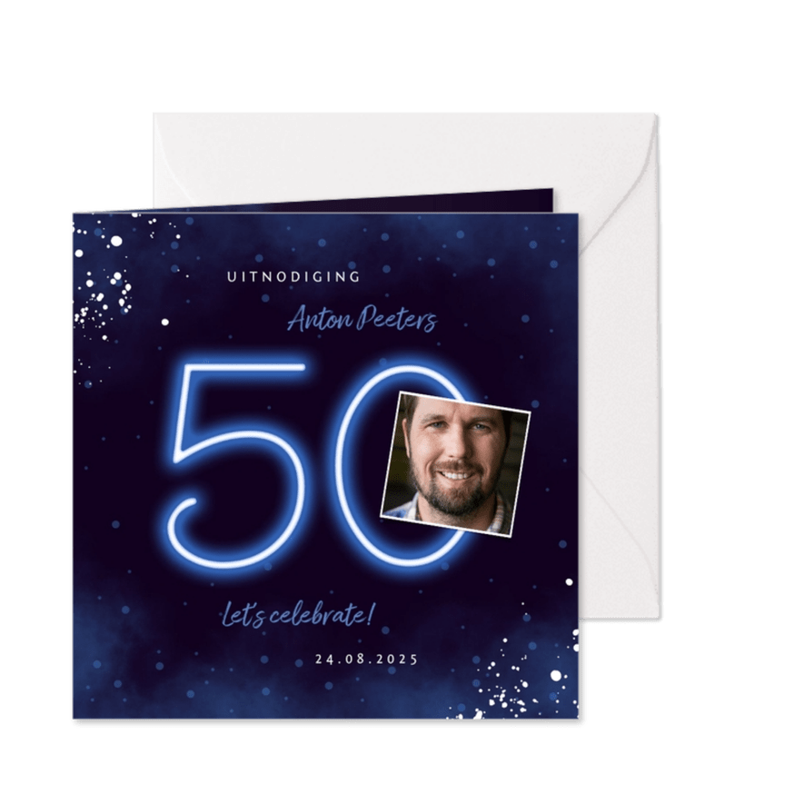 Uitnodiging 50 jaar man neon rook spetters - Kaartimpressie