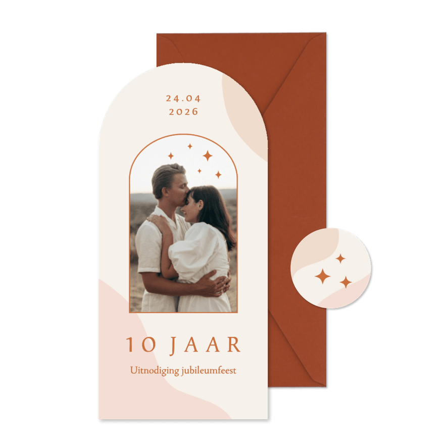 Uitnodiging boogvorm jubileum met foto en sterretjes - Kaartimpressie