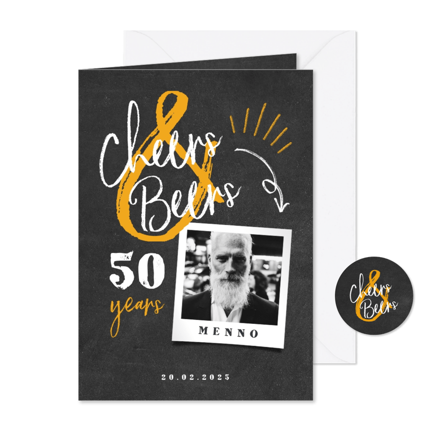 Uitnodiging 'cheers & beers' krijtbord met foto - Kaartimpressie