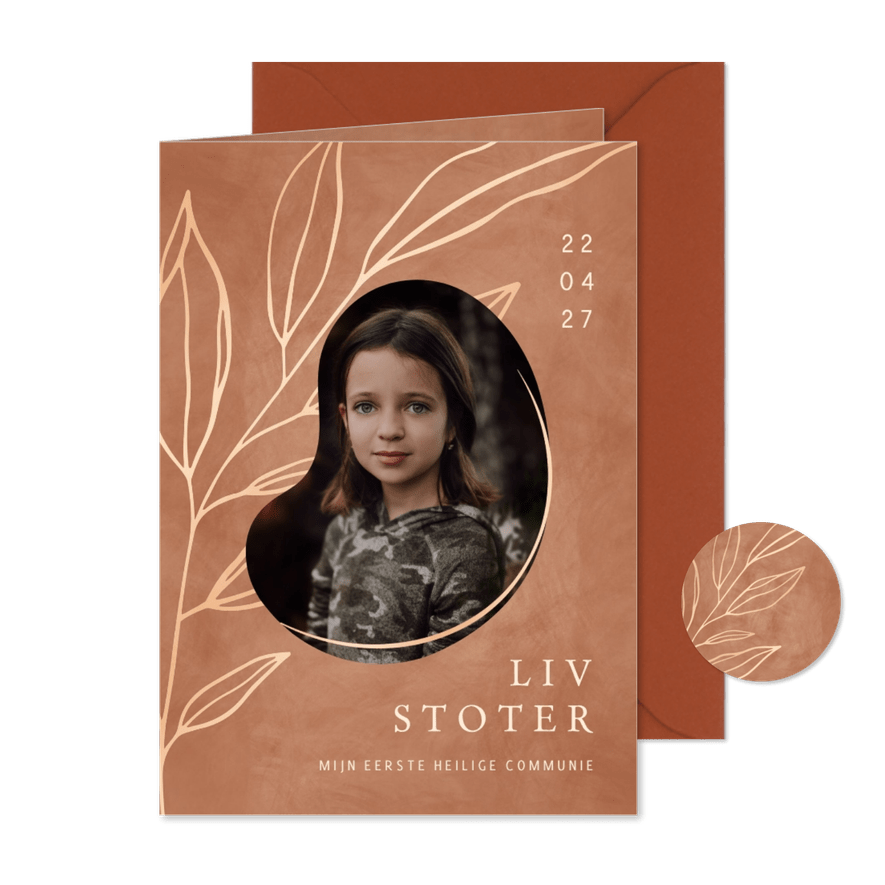Uitnodiging communie goudlook tak met foto in aardetint - Kaartimpressie