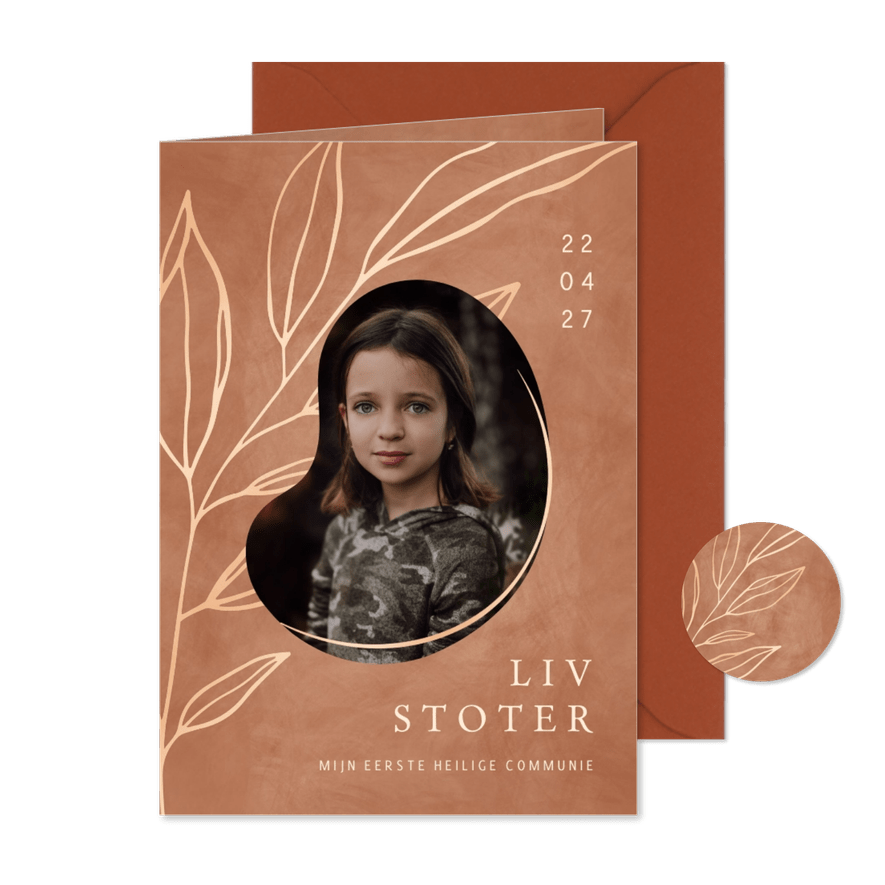 Uitnodiging communie goudlook tak met foto in aardetint - Kaartimpressie