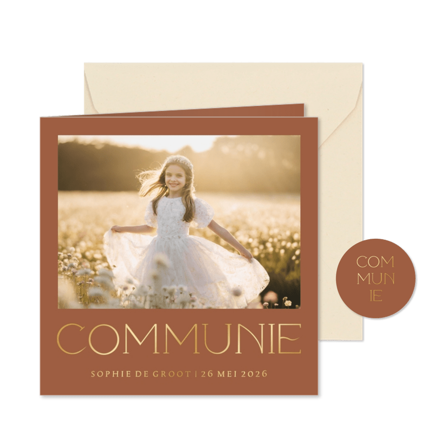 Uitnodiging communie terracotta grote foto met goudfolie - Kaartimpressie