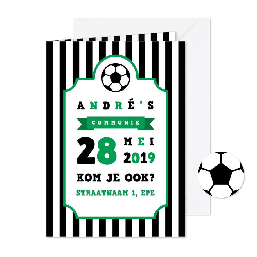 Uitnodiging communie voetbal strepen met badge - Kaartimpressie