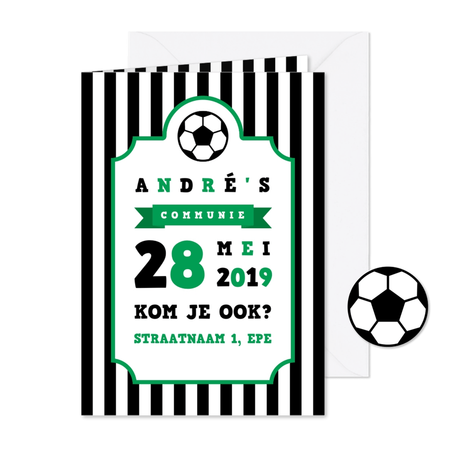 Uitnodiging communie voetbal strepen met badge - Kaartimpressie
