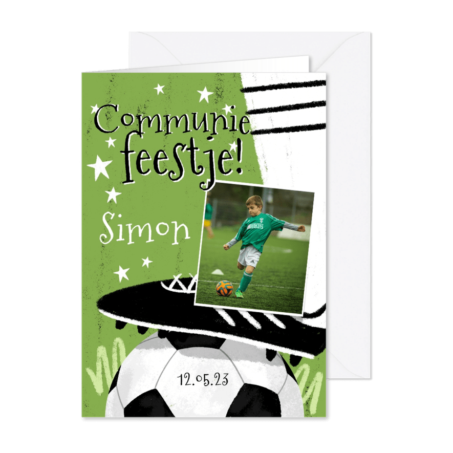Uitnodiging communie voetbalschoen gras sterren foto - Kaartimpressie