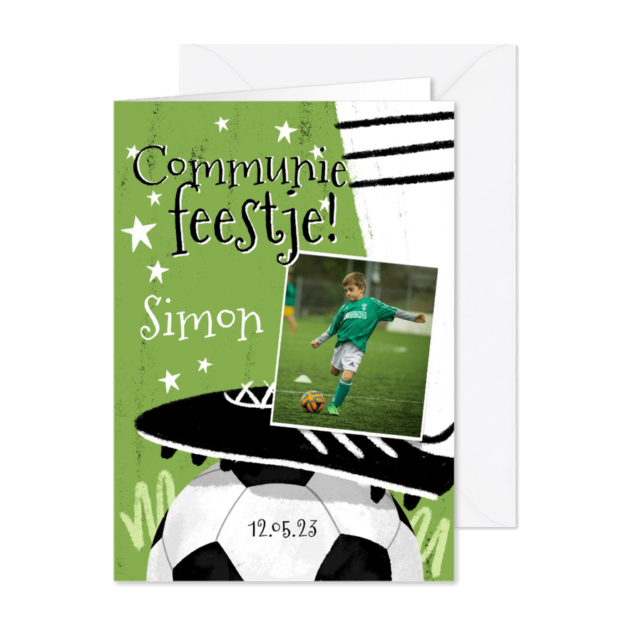 Uitnodiging communie voetbalschoen gras sterren foto - Kaartimpressie