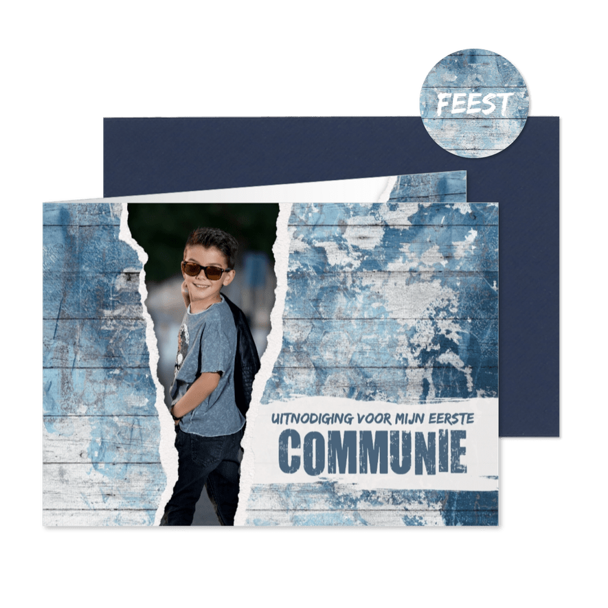 Uitnodiging eerste communie doorkijkje houtlook blauw stoer - Kaartimpressie