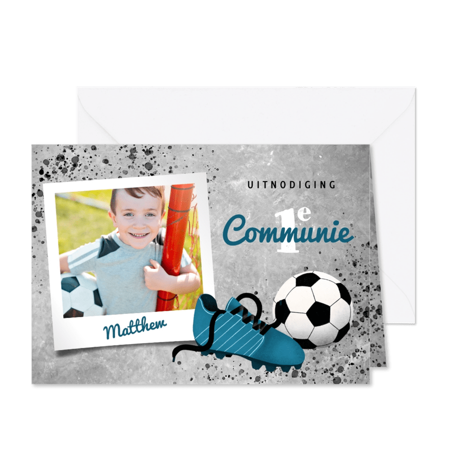 Uitnodiging eerste communie met voetbal en voetbalschoen - Kaartimpressie