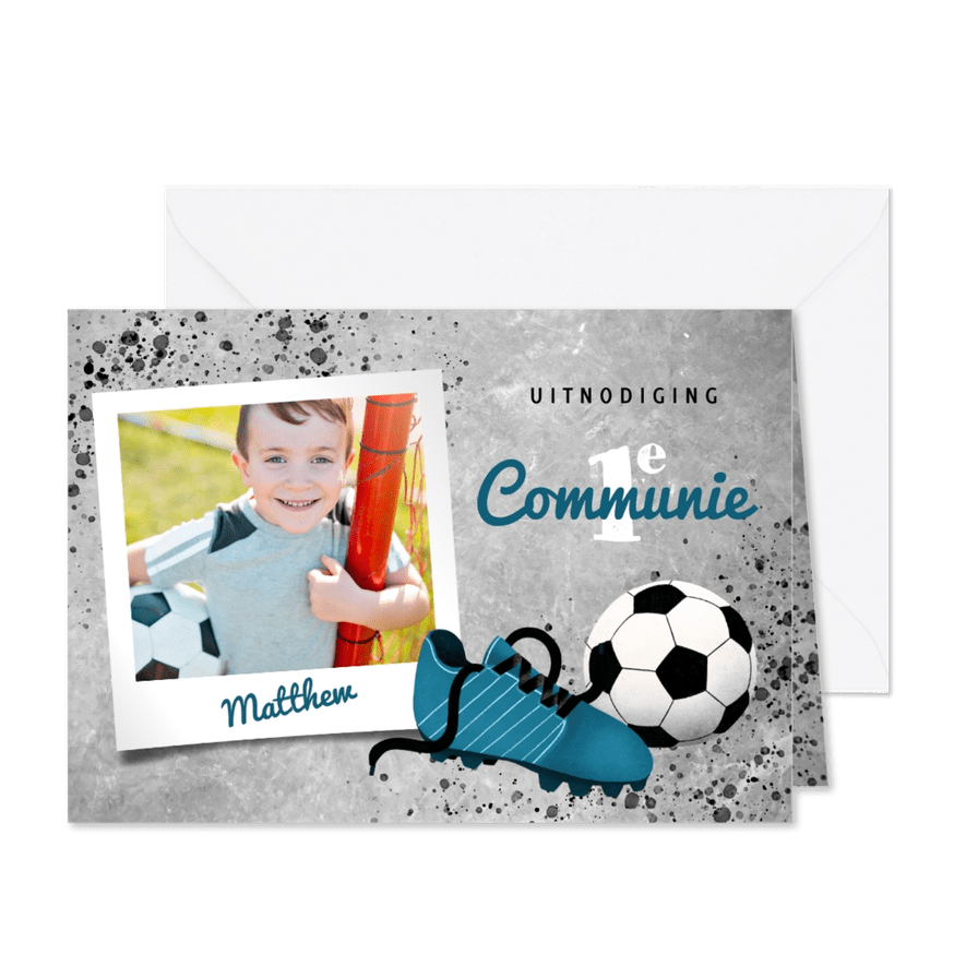Uitnodiging eerste communie met voetbal en voetbalschoen - Kaartimpressie