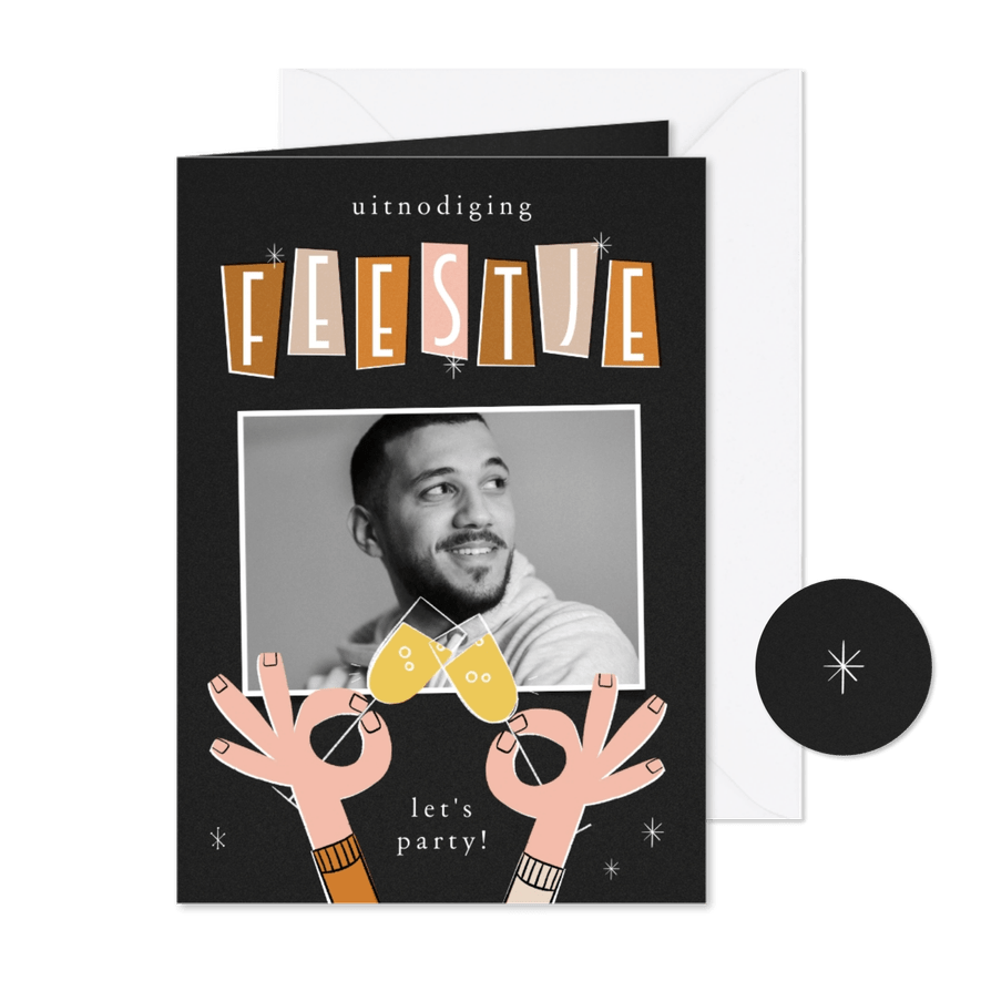 Uitnodiging feestje retro met foto en proostende handen - Kaartimpressie