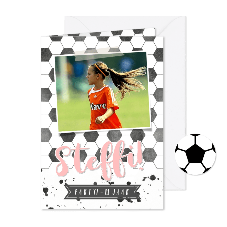 Uitnodiging feestje - Voetbal meisje met eigen foto - Kaartimpressie