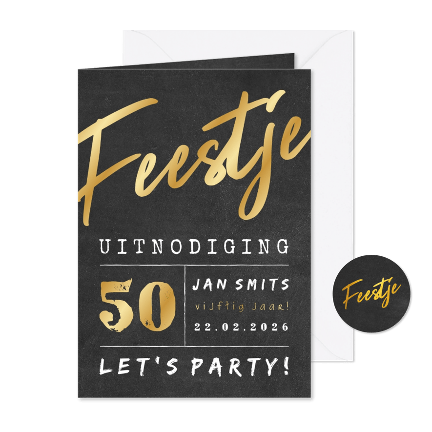 Uitnodiging gouden 'feestje' krijtbord met leeftijd - Kaartimpressie